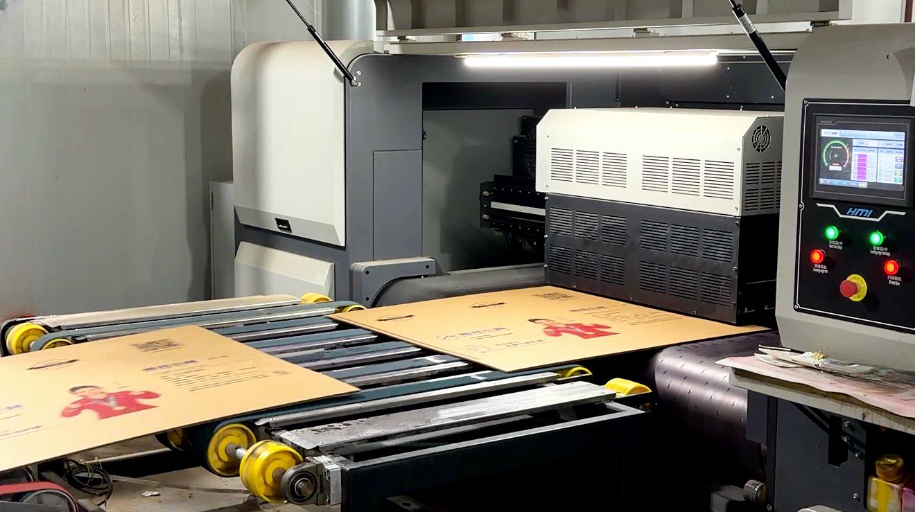 Corrugated board moving through a TYCHEN single-pass printing area